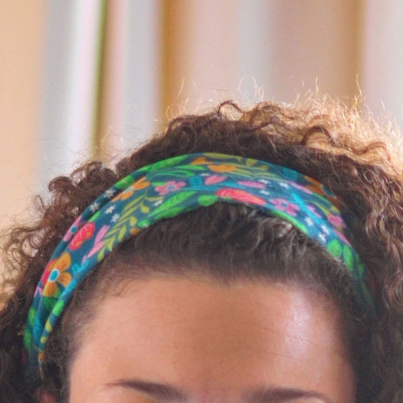 Woman wearing a thin headband.